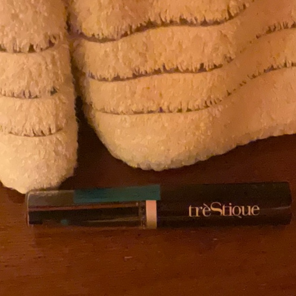 Trestique good vibes mascara NEW with the eye lash curler